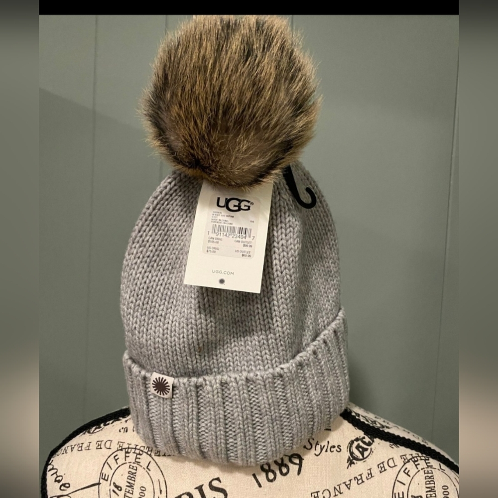 UGG Grey Cuffed Knit Hat With Pom Pom - New With Tags